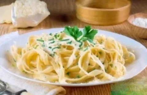 Fettuccine Alfredo